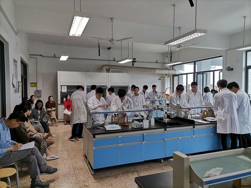 黨員示范課 陳潔老師帶領(lǐng)學(xué)生精準(zhǔn)測定水中氟含量，展現(xiàn)生物化工技術(shù)研發(fā)的專業(yè)風(fēng)采